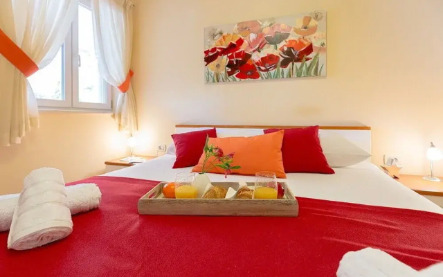 Leona & Borna Central Suites