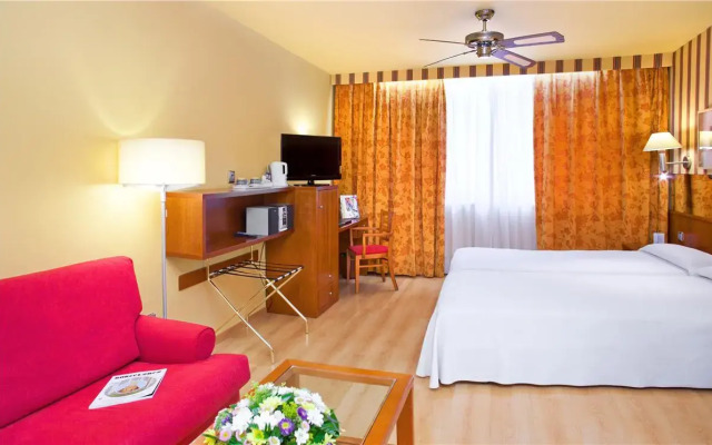 Отель Ilunion Les Corts Spa