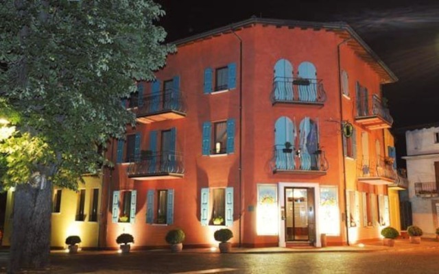 Hotel La Spia D'Italia Сольферино вид на фасад
