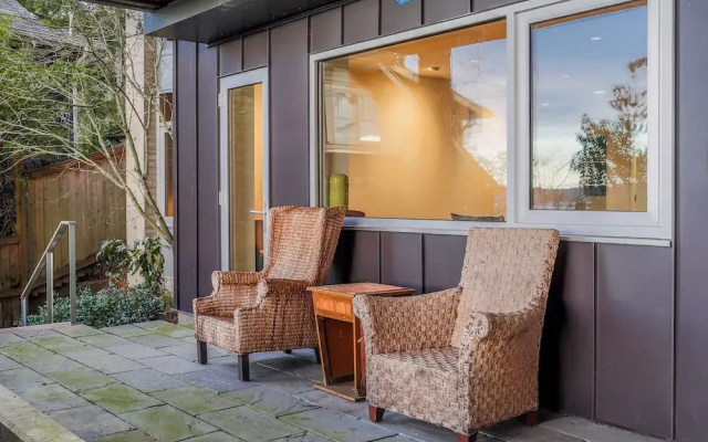 Bayside Retreat Home by RedAwning