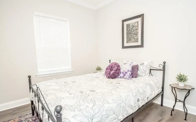 Exquisite Home Near Streetcar & French Quarter!