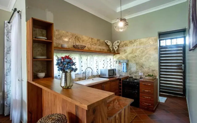 Отель Kinga Home Suites