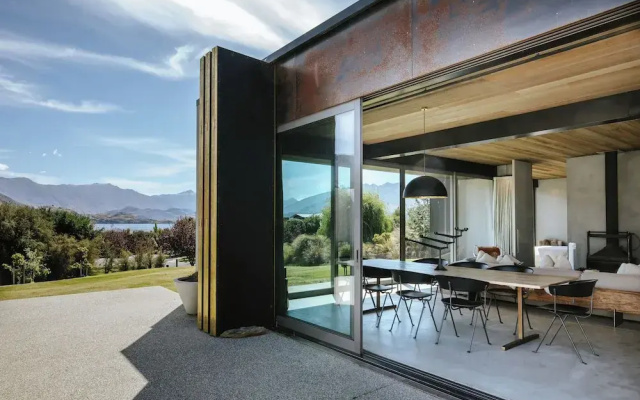 Te Pakeke - Couples Retreat - Lake Views