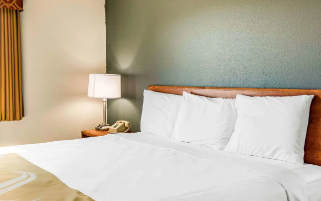 Travelers Lodge & Suites