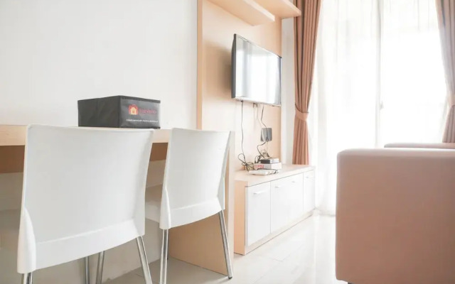 Homey And Warm 1Br Belmont Residence Puri Apartment