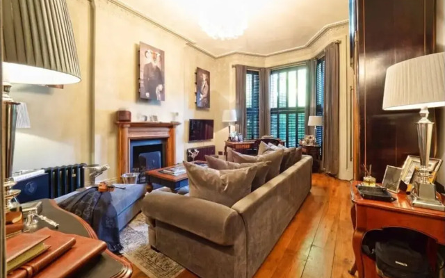 Holland Park Classic High Ceilings Luxury 2 Bed