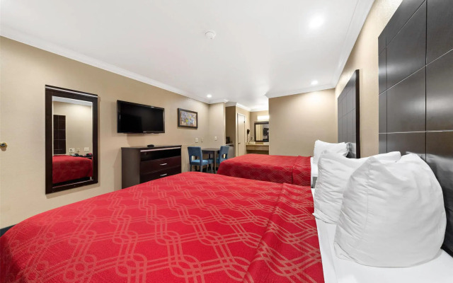 Econo Lodge Inn & Suites Escondido Downtown