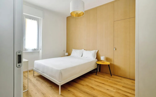 1-Bed apartment with balcony near subway