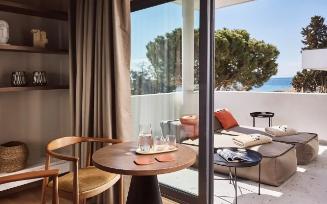 Cama Luxury Suites Glyfada