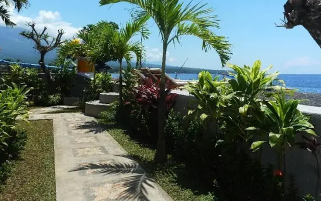 Sunset Coin Beach Homestay Amed