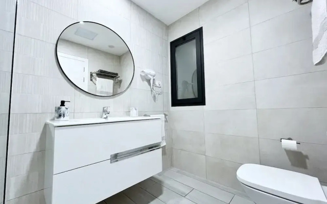 Superior Apartment Sleeps 2 With Pool