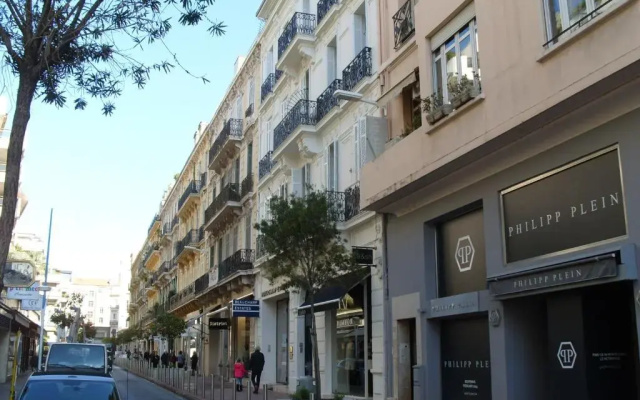 Golden Triangle 2Br/2Ba