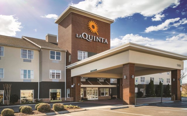 La Quinta Inn & Suites by Wyndham Chattanooga North - Hixson in Hixson, United States of America from 112$, photos, reviews - zenhotels.com hotel front