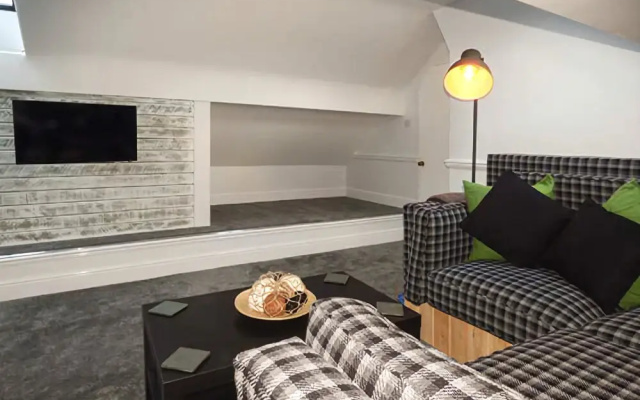 Flat 13 Sandringham Court