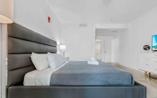 Modern 2-BD Condo in the Heart of Miami