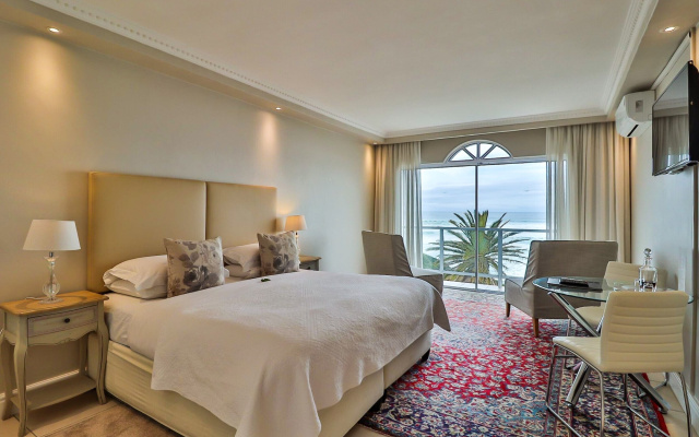 Hermanus Beachfront Lodge