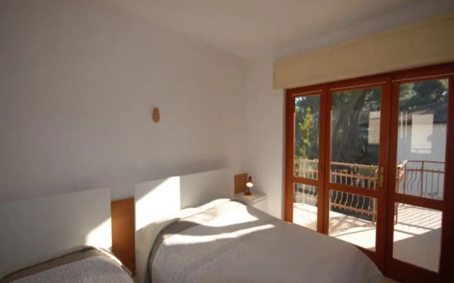 Spacious House With Garden