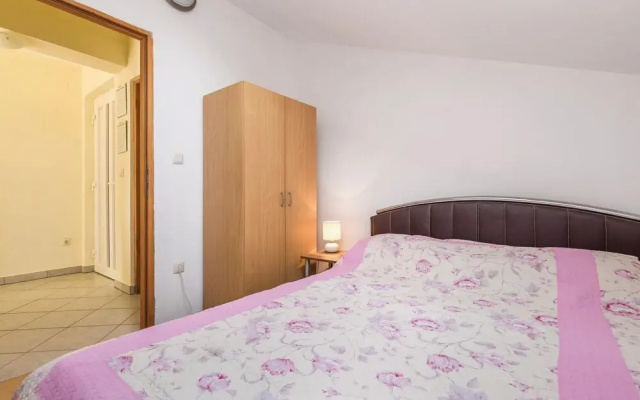 Amazing Apartment in Povljana With 2 Bedrooms, Jacuzzi and Wifi