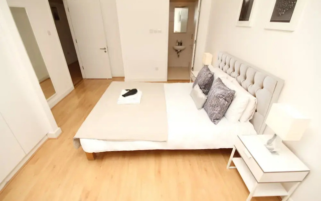 Pearse Street Sleeps 10