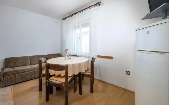Awesome Apartment in Jadranovo With 2 Bedrooms