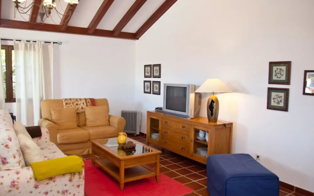 Spacious Villa in San Bartolomé With Swimming Pool