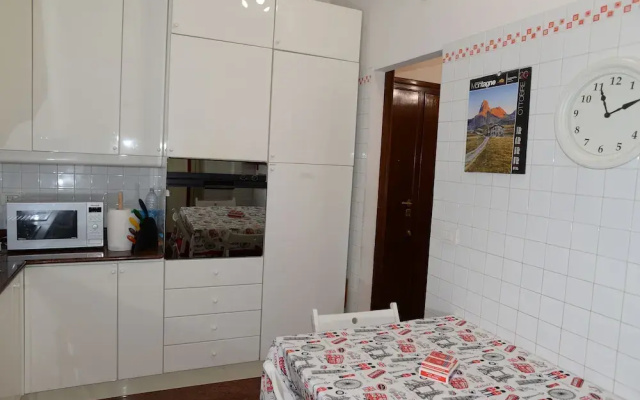 Room-single Room in Cozy and Comfortable