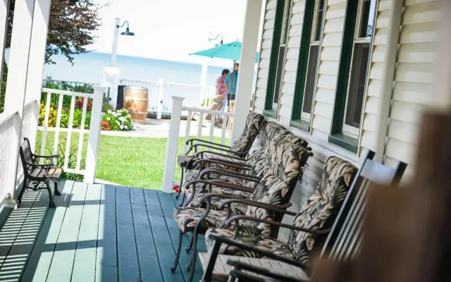 The Lakehouse Inn