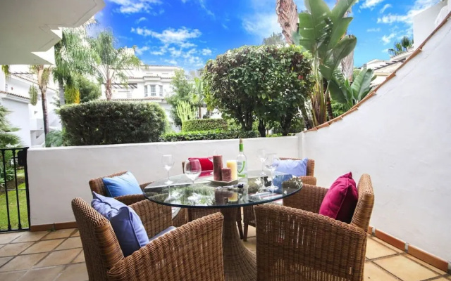 Modern 3 Bedroom Pool Access Apartment F-7