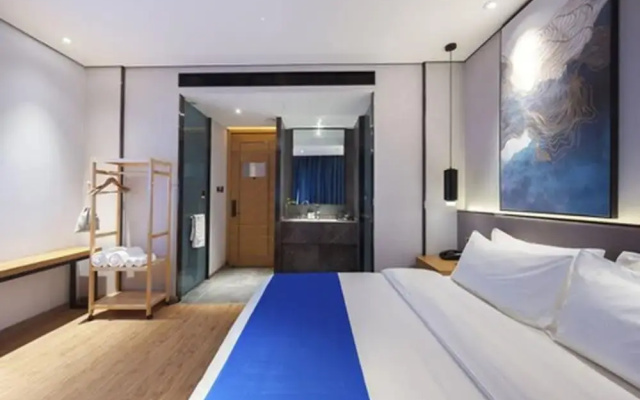 Baihe Hotel (Zhengzhou Futa East Subway Station Branch)
