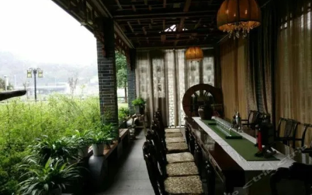 Mingshilou Hotel