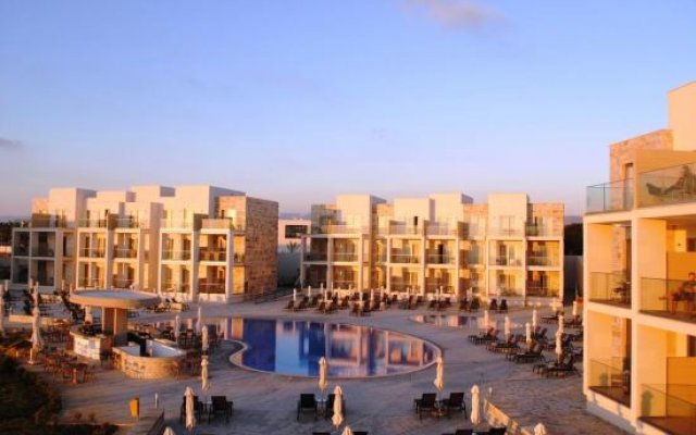 Отель Basilica Holiday Complex Hotel Кипр, Пафос - 2 отзыва об отеле, цены и фото номеров - забронировать отель Basilica Holiday Complex Hotel онлайн вид на фасад