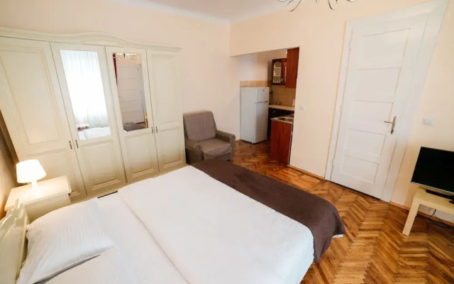 Mathe Apartments 2