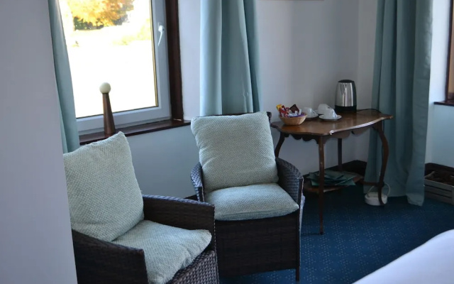 Redhall Arms Hotel