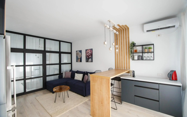 Monochrome Style Central Apartment