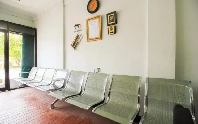 OYO Life 2553 Kost Daya