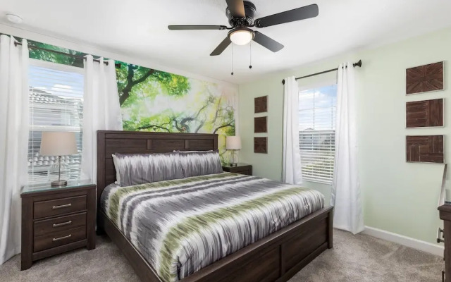 Luxe Champion's Gate Home w/ Pool, Spa, Gameroom