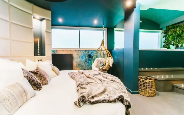 Parenthese Concept Room