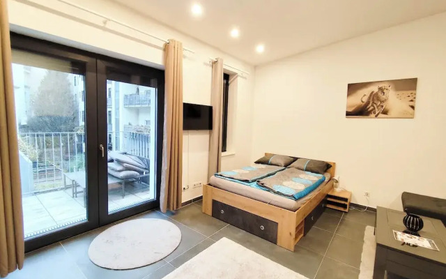 Cozy Apartment with Free Parking