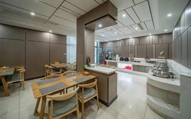 Starway Hotel Nanjing Mochou Lake