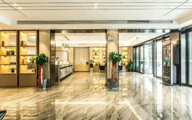 Yizhe Hotel (Nanning Dashatian Jianshe Road Subway Station Store)
