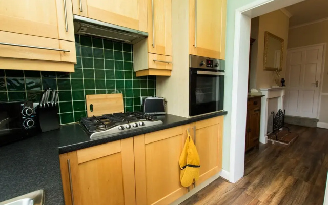 Captivating 2-bed House in Chesterfield