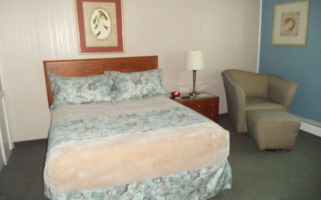 Colonial Valley Motel