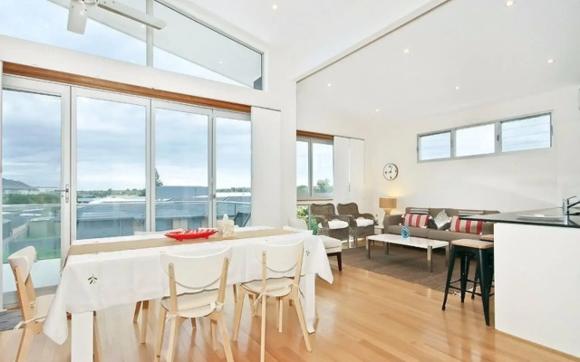 Surfers Lodge Seaford