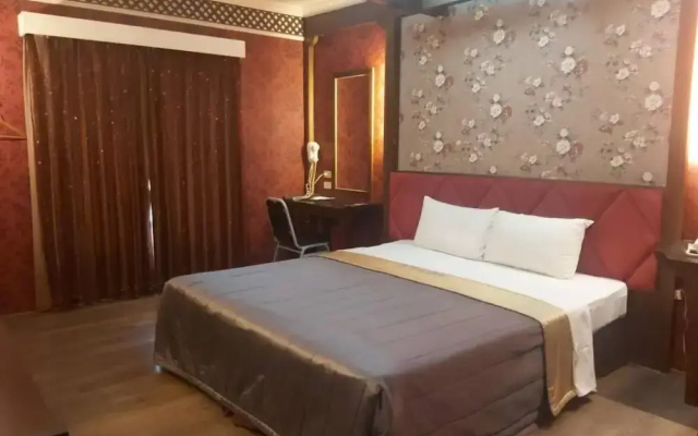 Chateau Motel