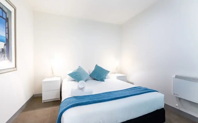 Raphael 2Bdr Carlton Apartment