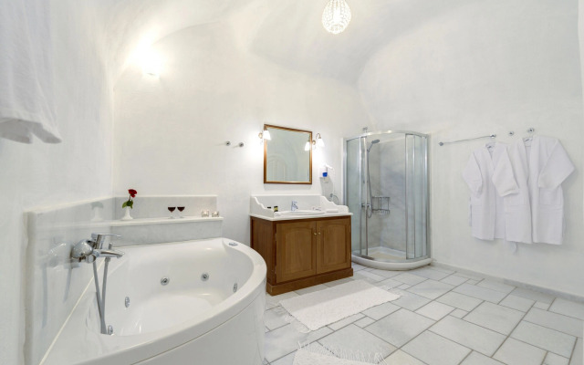 Chelidonia Luxury Suites - Adults Only