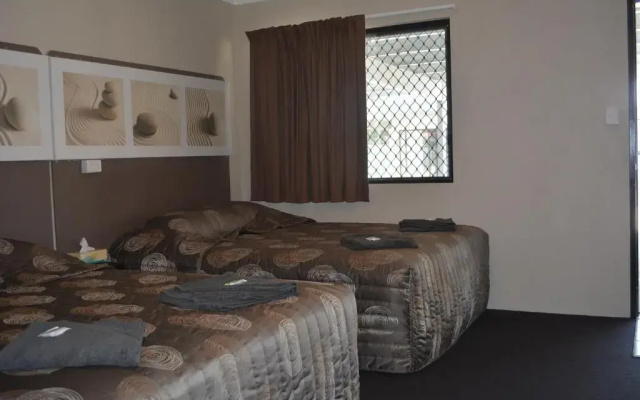Carmila Sands Motel
