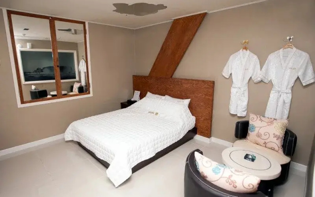 Hotel M