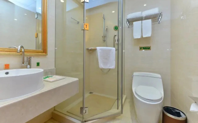 Vienna Hotel Shanghai Gucun Park