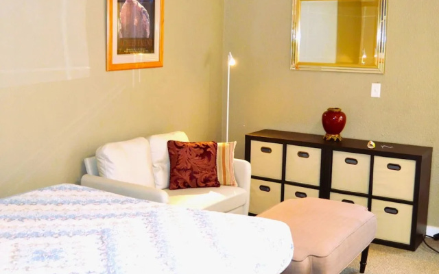 Room-cozy Nest Near UND Campus